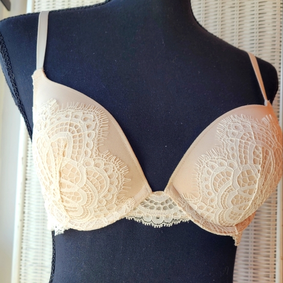 Victoria's Secret Cream Bra Size 32C - Picture 1 of 4